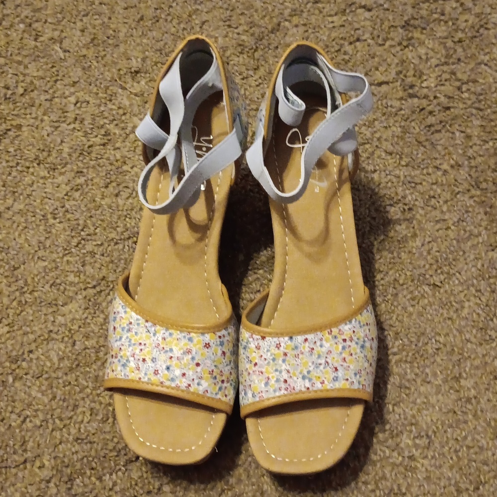 Ladies wedge sandals